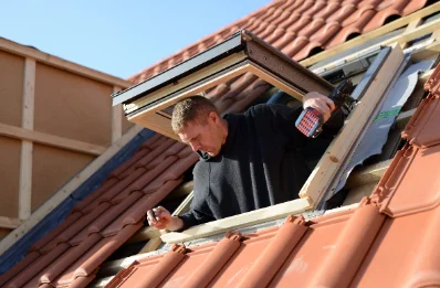 Pose de fenêtres de toit Velux aux Pinthières